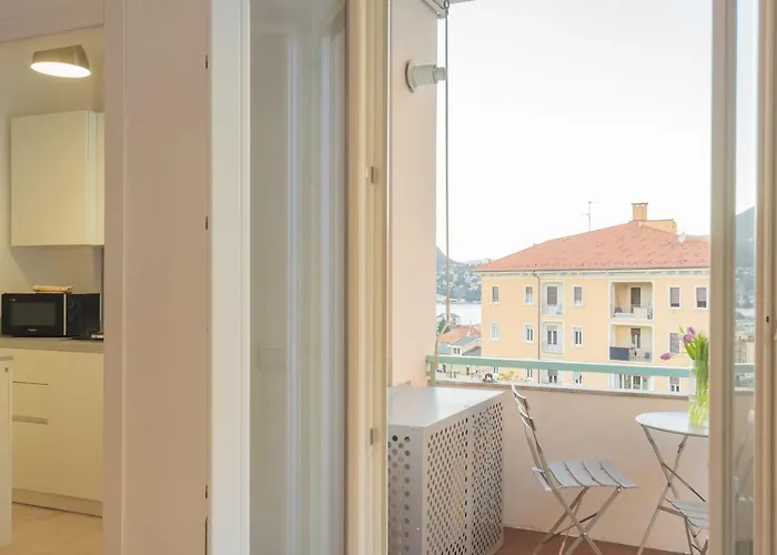 Apartament White View Como